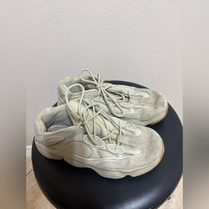 Yeezy Boost 500 Adidas 2019 Kids 1.5
Beige Running Walking Sneakers